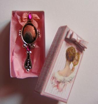 LADIES BOXED MIRROR